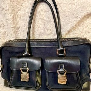 👜👜Vintage Black Dooney & Bourke 2-Lock Signature Pocket Bag